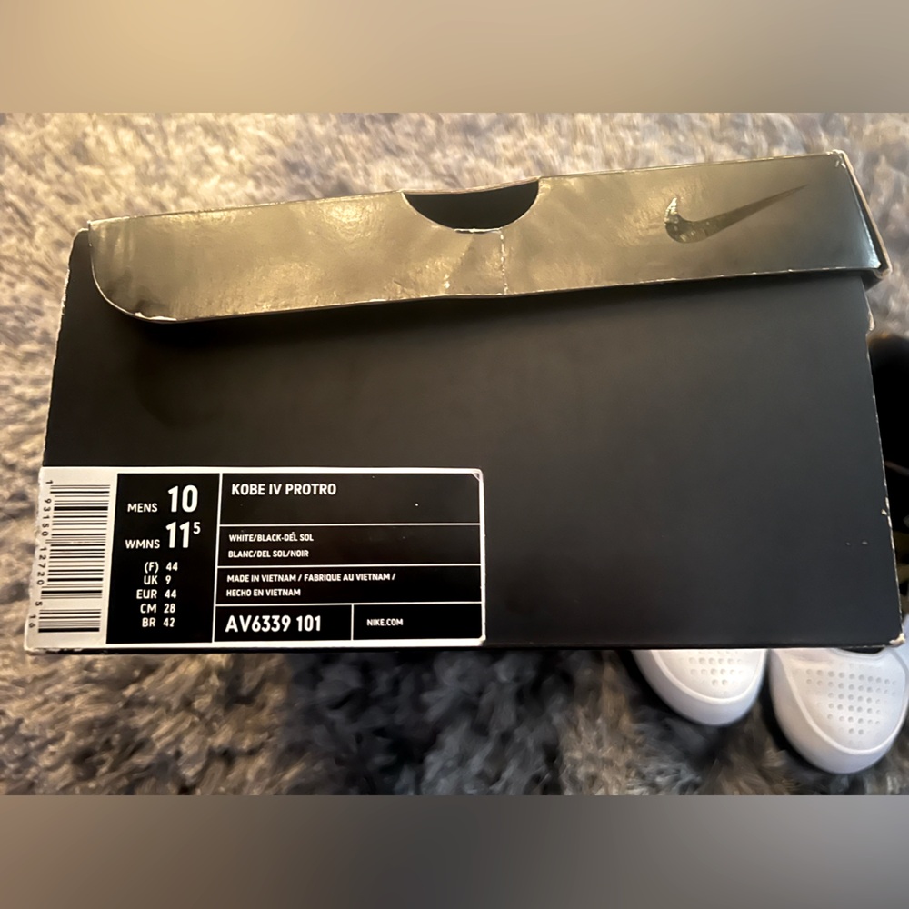 Nike Men’s Kobe IV Protro White/Black Basketball Shoes